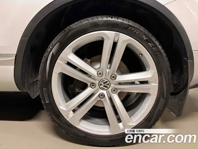 Volkswagen Touareg 2014 thumb 9