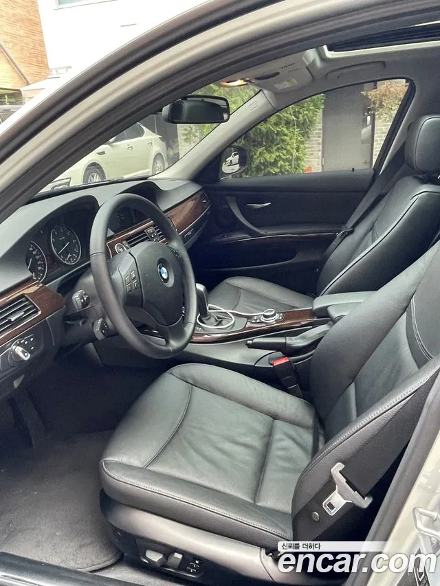 BMW 3-Series 2011 thumb 7