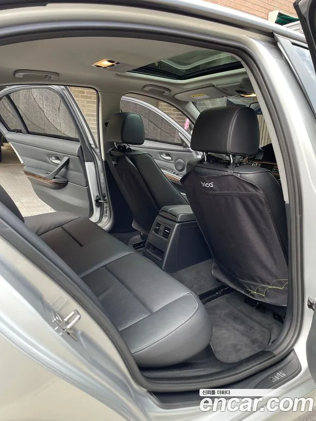 BMW 3-Series 2011 thumb 10