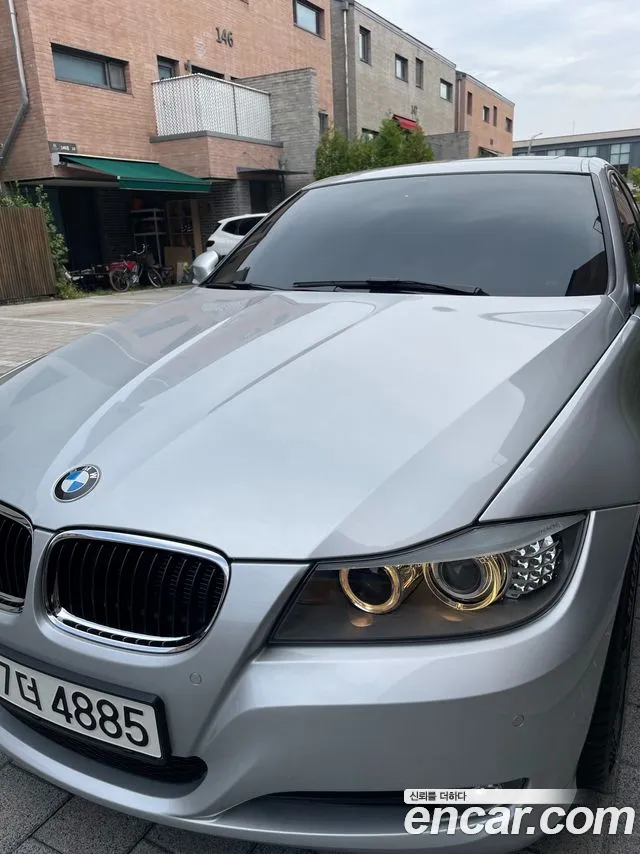 BMW 3-Series 2011 thumb 11