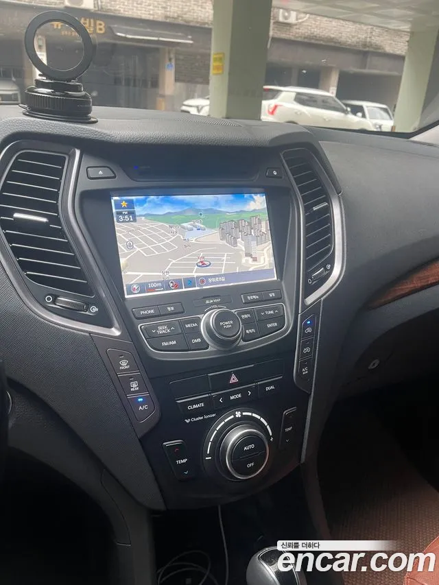 Hyundai Santa Fe 2012 thumb 9