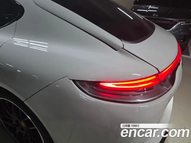 Porsche Panamera 2010 thumb 7
