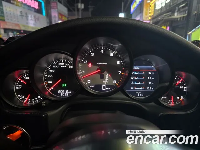Porsche Panamera 2010 thumb 8
