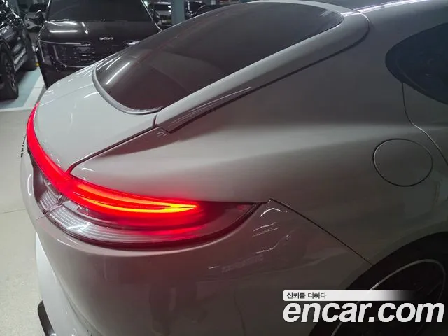 Porsche Panamera 2010 thumb 10