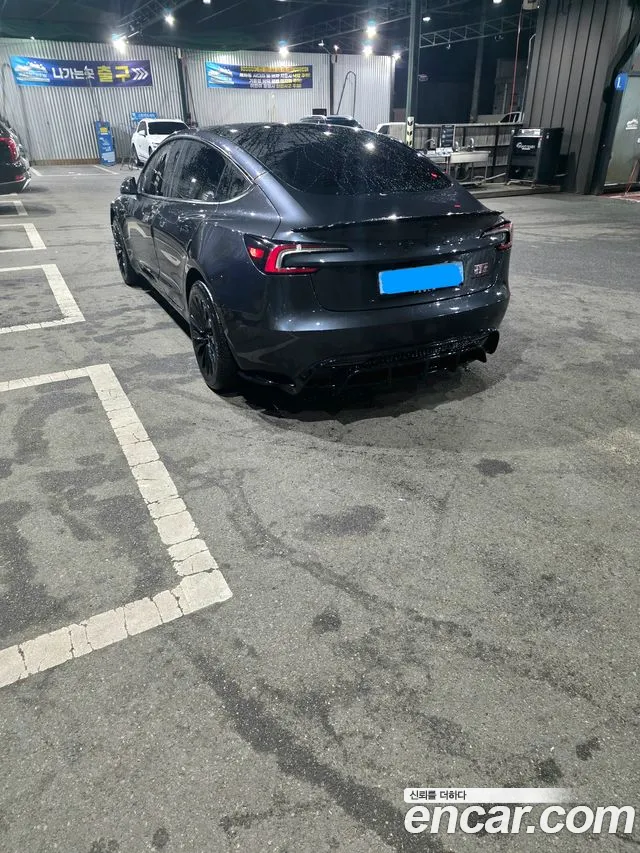 Tesla Model 3 2024 thumb 9