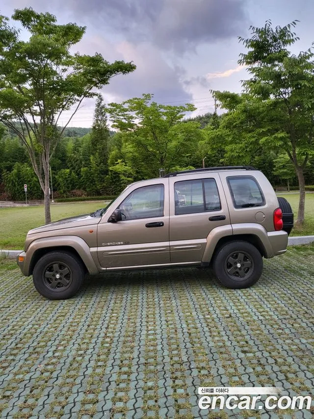 Jeep Cherokee 2003 thumb 3