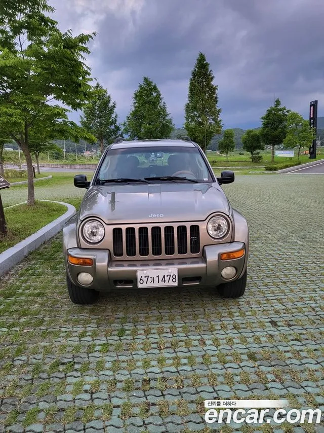 Jeep Cherokee 2003 thumb 8