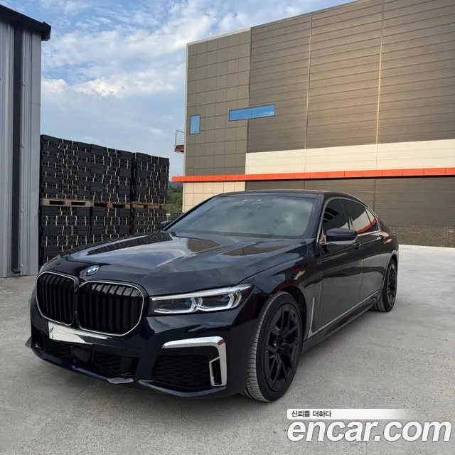 BMW 7-Series 2017 thumb 3