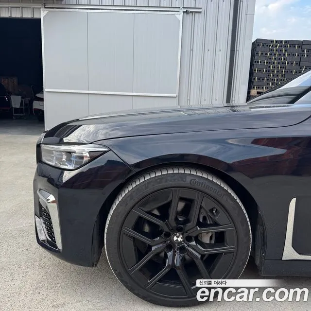 BMW 7-Series 2017 thumb 6
