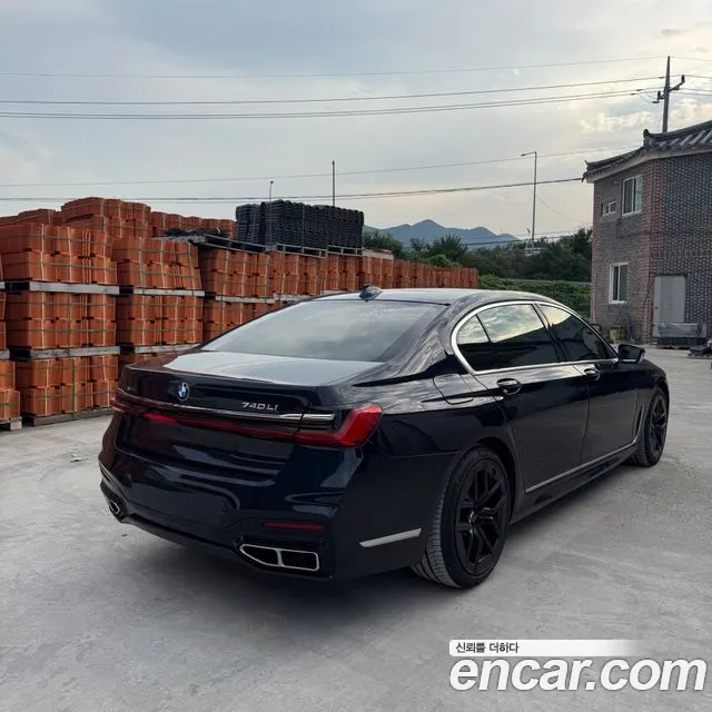 BMW 7-Series 2017 thumb 7