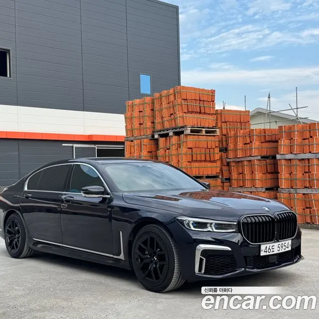 BMW 7-Series 2017 thumb 10
