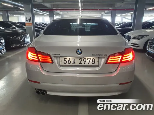 BMW 5-Series 2013 thumb 4