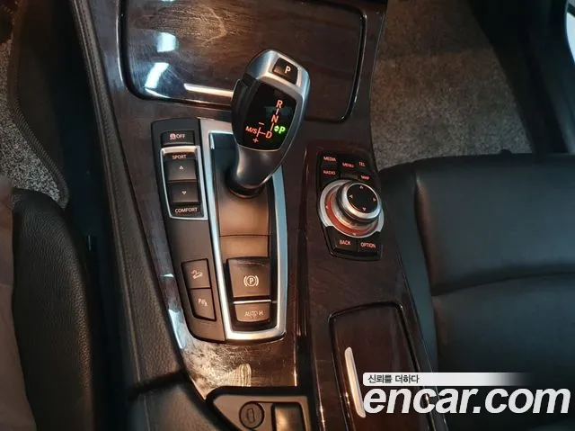 BMW 5-Series 2013 thumb 9