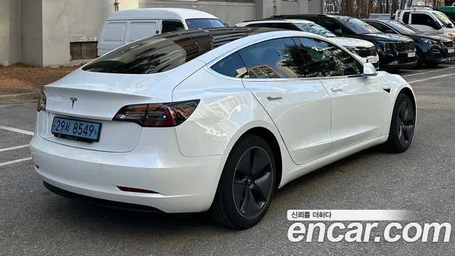Tesla Model 3 2020 thumb 2