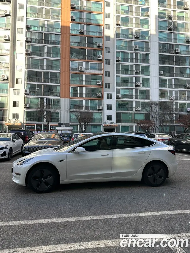 Tesla Model 3 2020 thumb 5