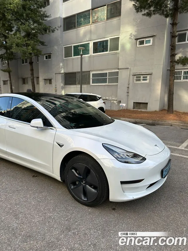 Tesla Model 3 2020 thumb 6