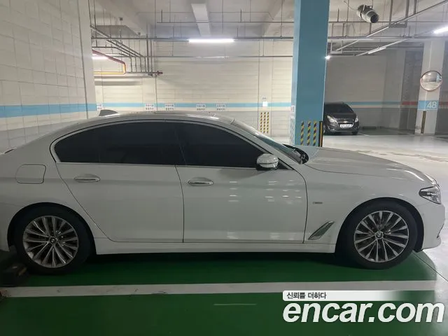 BMW 5-Series 2018 thumb 3