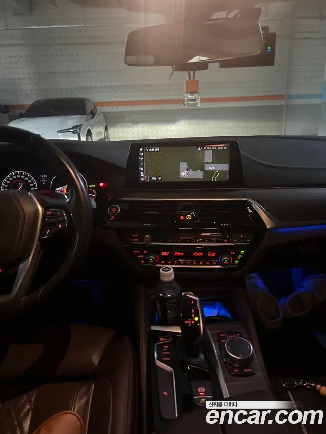 BMW 5-Series 2018 thumb 5