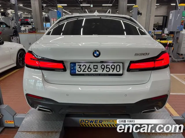 BMW 5-Series 2022 thumb 2