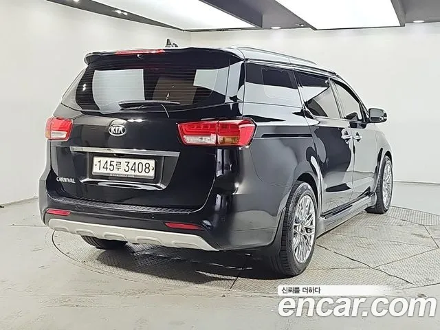Kia Carnival 2015 thumb 4