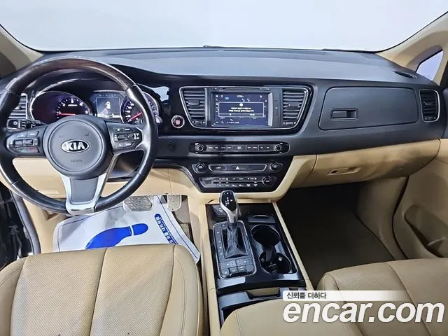 Kia Carnival 2015 thumb 5