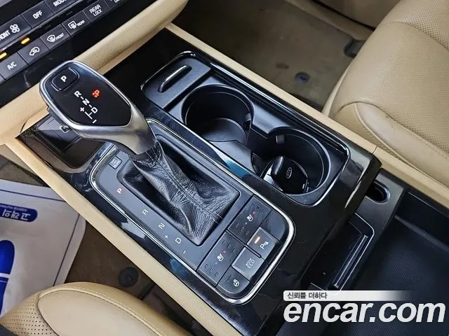 Kia Carnival 2015 thumb 8
