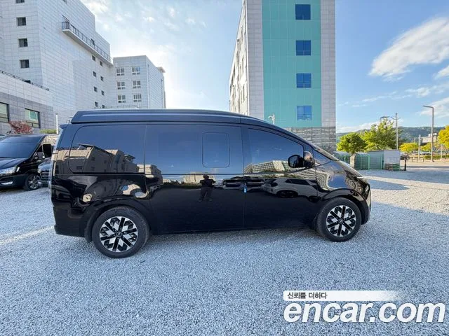 Hyundai Staria 2025 thumb 6