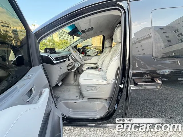 Hyundai Staria 2025 thumb 8