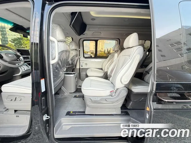 Hyundai Staria 2025 thumb 9