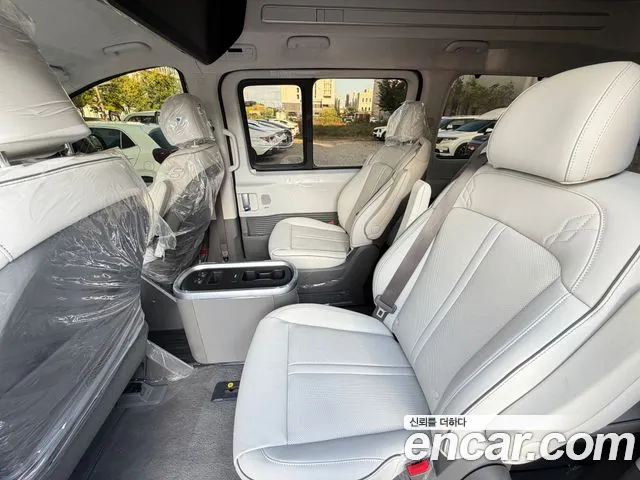 Hyundai Staria 2025 thumb 10