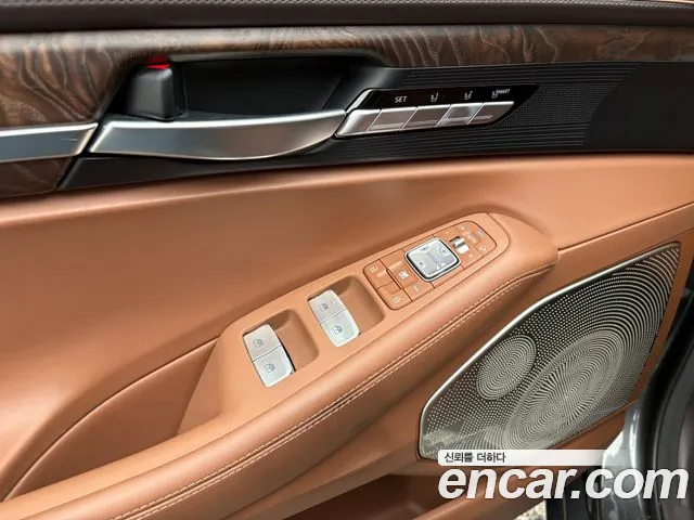 Genesis G90 2019 thumb 10
