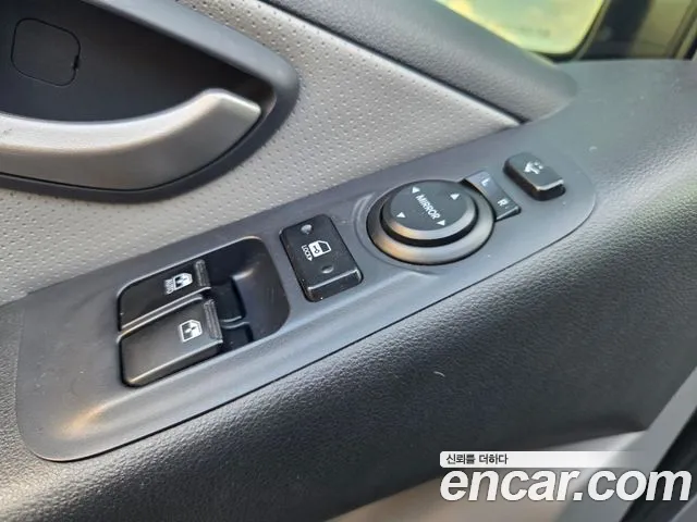 Hyundai Starex 2015 thumb 8
