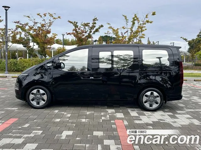Hyundai Staria 2022 thumb 2