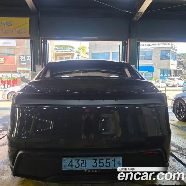Tesla Model Y 2026 thumb 3