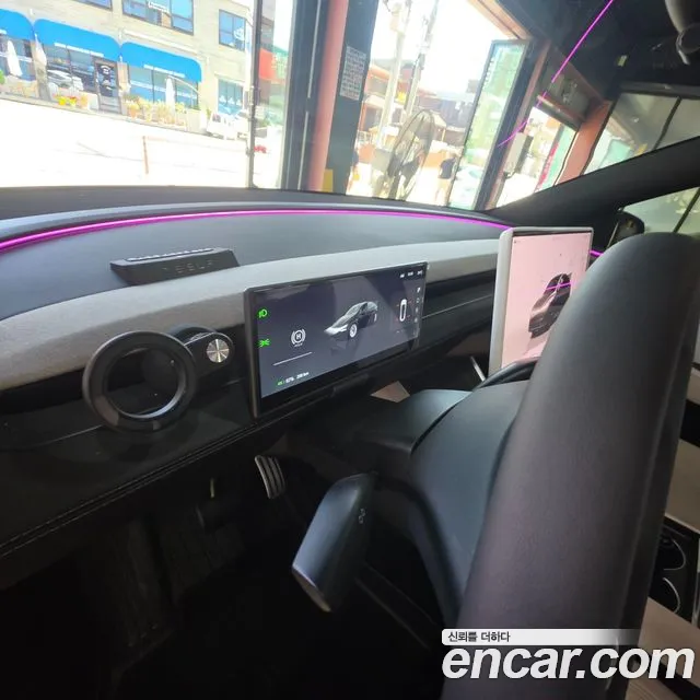 Tesla Model Y 2026 thumb 8