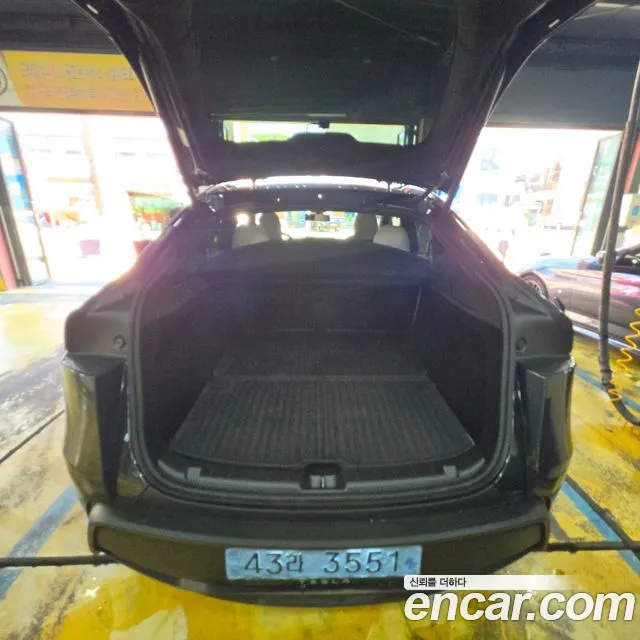 Tesla Model Y 2026 thumb 9