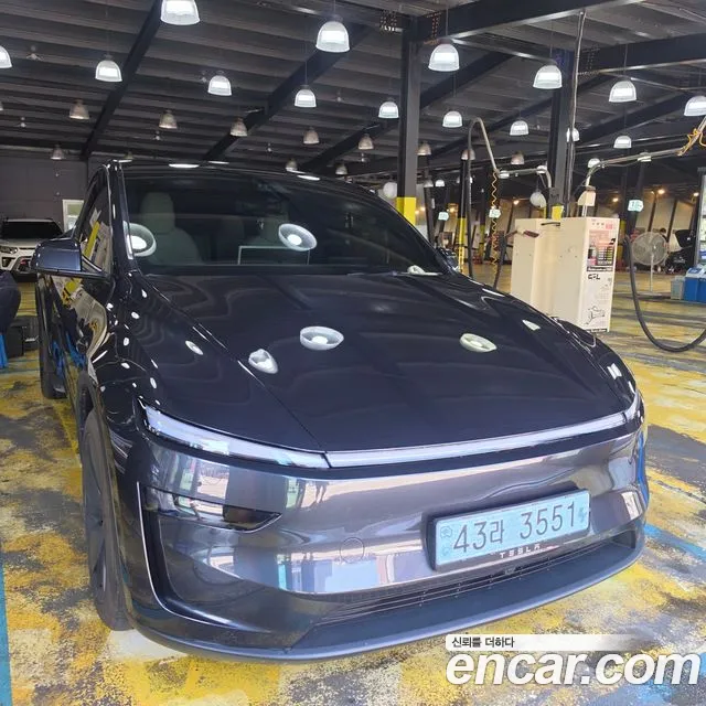 Tesla Model Y 2026 thumb 12