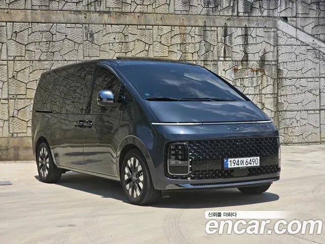 Hyundai Staria 2023 thumb 4