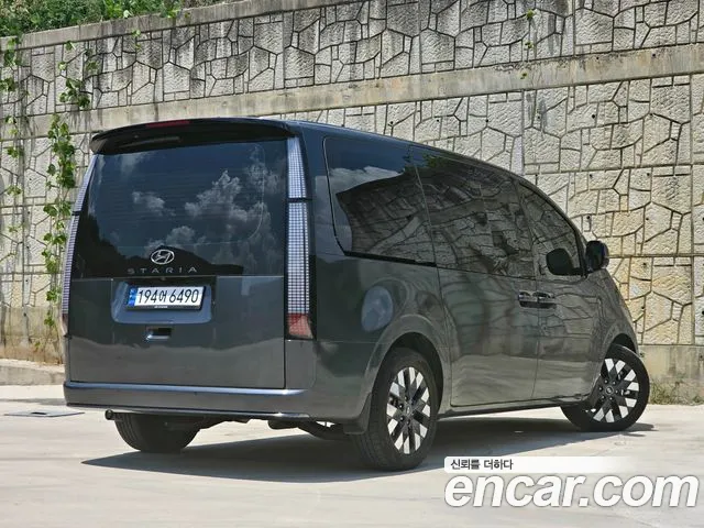 Hyundai Staria 2023 thumb 5