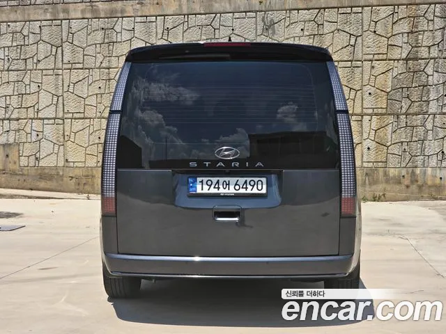 Hyundai Staria 2023 thumb 6