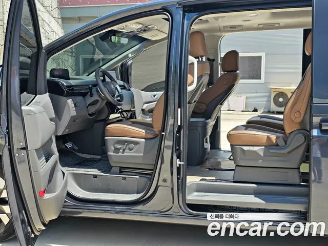 Hyundai Staria 2023 thumb 8