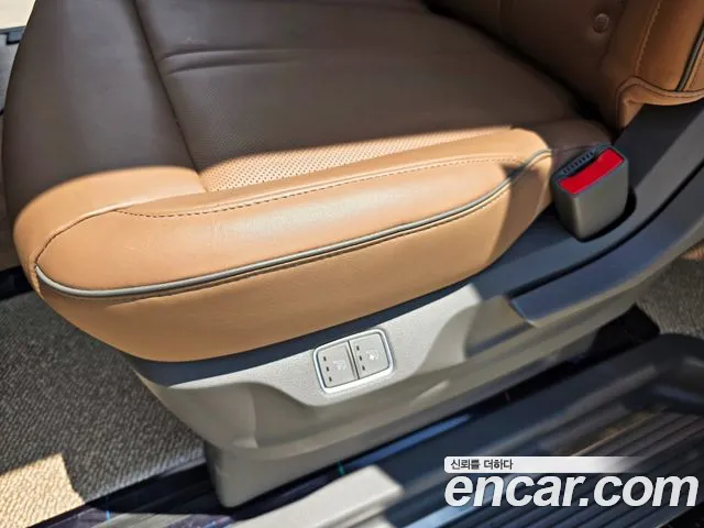 Hyundai Staria 2023 thumb 9