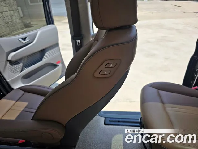 Hyundai Staria 2023 thumb 10