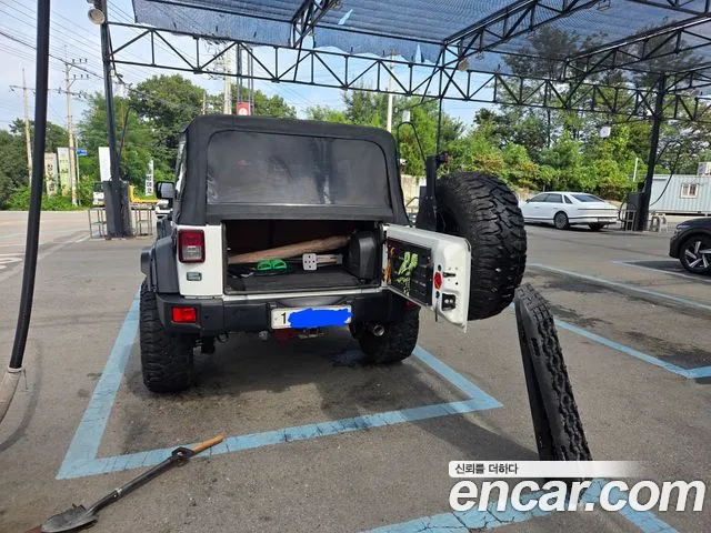 Jeep Wrangler 2010 thumb 2