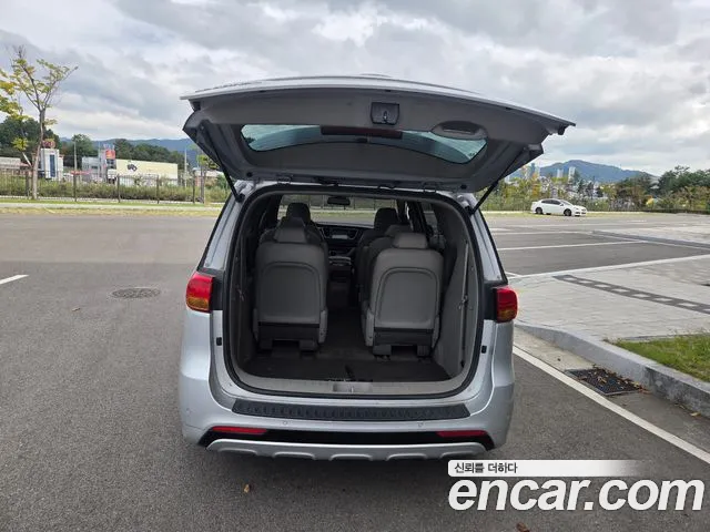Kia Carnival 2014 thumb 5