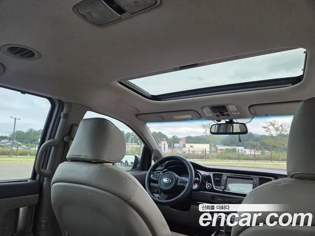 Kia Carnival 2014 thumb 8