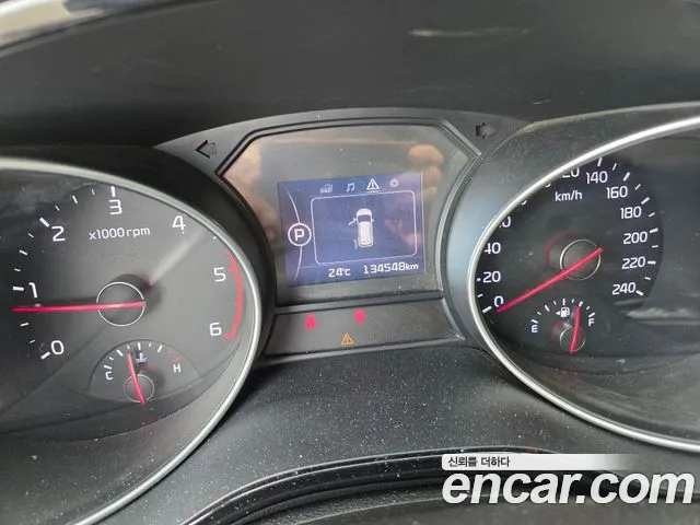 Kia Carnival 2014 thumb 10