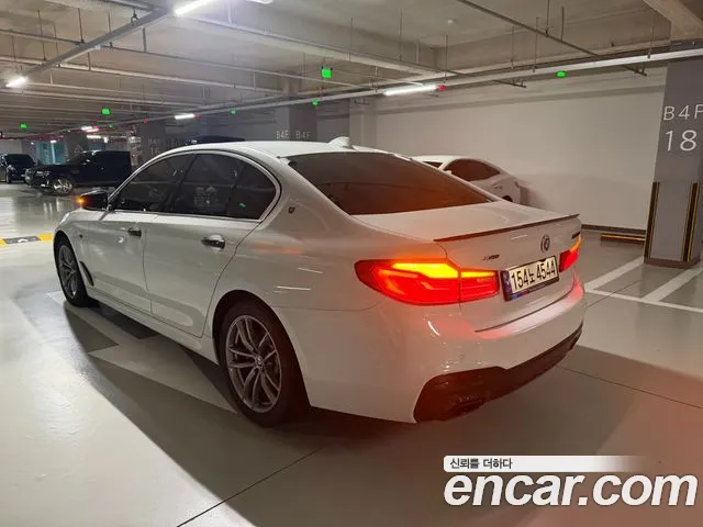 BMW 5-Series 2018 thumb 4