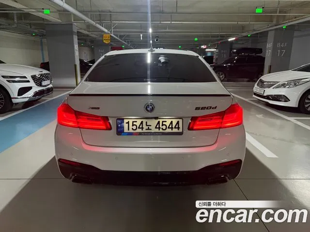 BMW 5-Series 2018 thumb 5