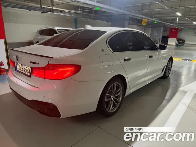 BMW 5-Series 2018 thumb 6
